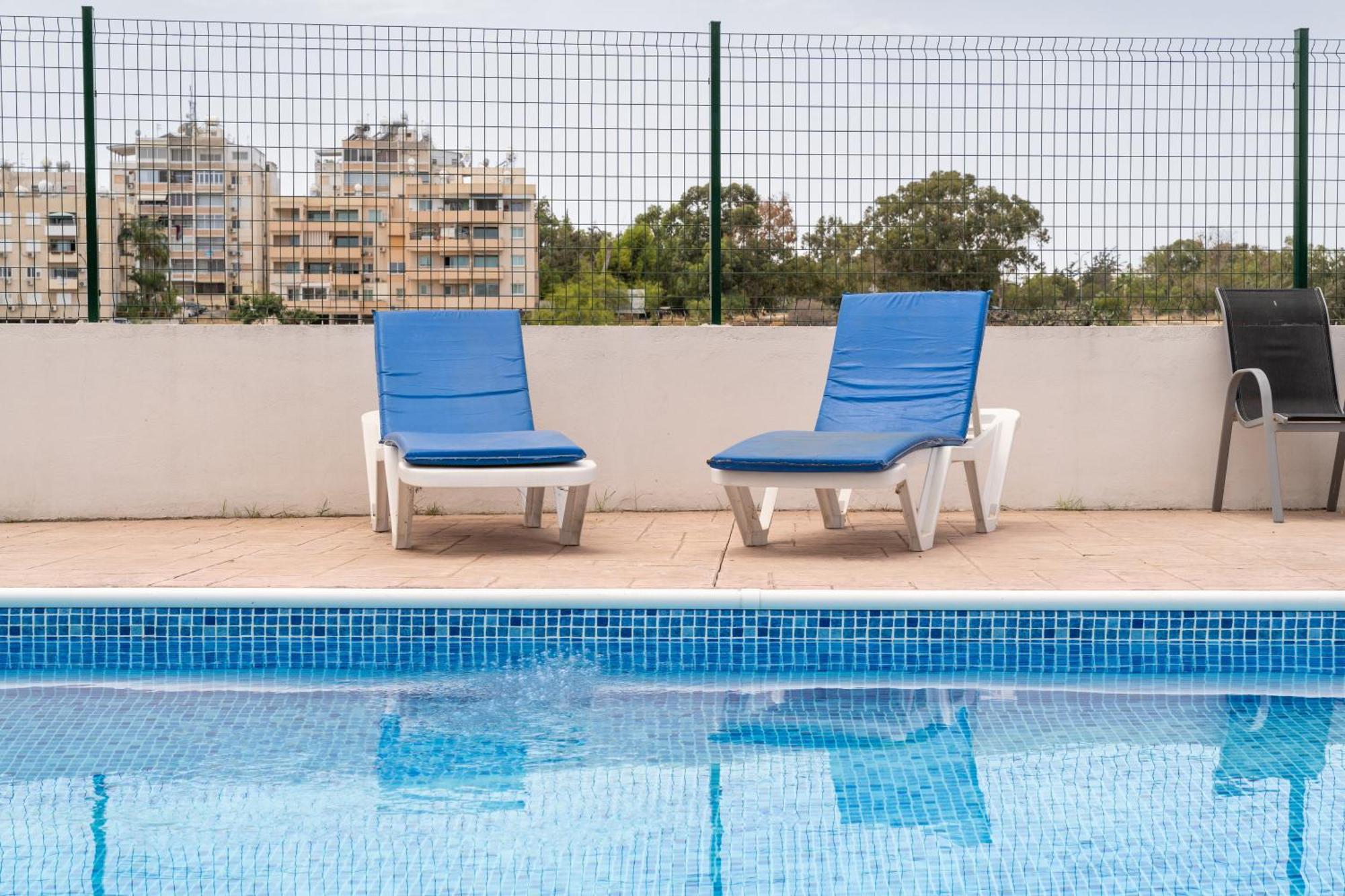 Kave Blue Mackenzie 1 Bdr Flat With Pool Leilighet Lárnaka Eksteriør bilde